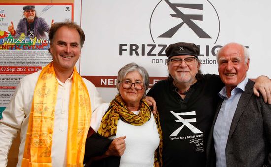  Frizzey Light Partner Gerhard Hammerle, ersteigerte "Matterhorn" von Hannah Scheiber, Kunstwerk von Christoph File ging an die jahrelangen Unterstützer Martha & Rudolf 