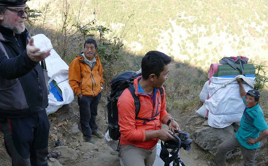  Um von Kathmandu zu den Vergessenen in HEWA zu kommen benötigten wir mit den Sherpas und Krankenschwestern samt Hilfsgüter 3 Tage.