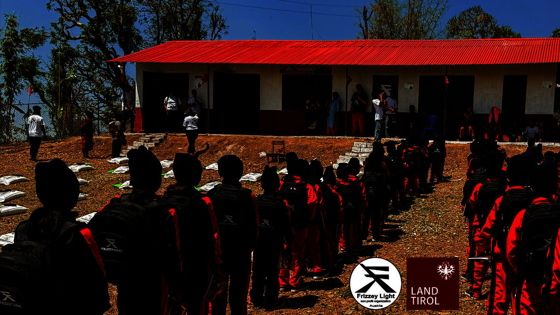 Das zweite FRIZZEY LIGHT LEARNING CENTER in Raksirang wurde persönlich durch Frizzey Greif und Christine Jarosch eröffnet 